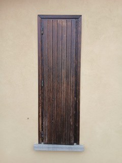 finestre con scuri aperti in pvc